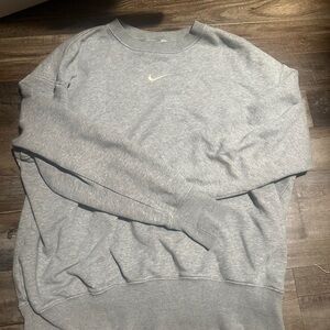 Nike Women's Gray Long Sleeve Tee